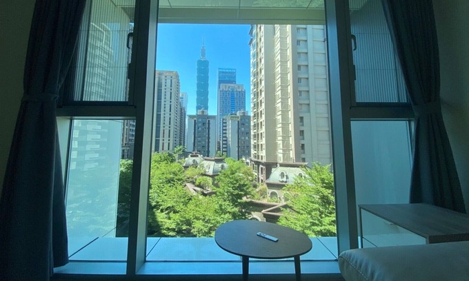 Xinyi Condo | mrt 10mins Xinyi Project Zone apple tv n Netflix TV FIREWORKS TAIPEI 101