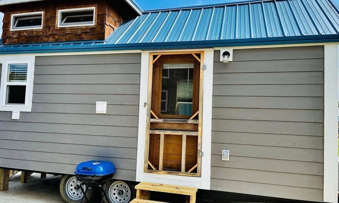 Newport Cabin | Mtn Roots cozy Cabin in the ITH Community in the Smoky Foothills