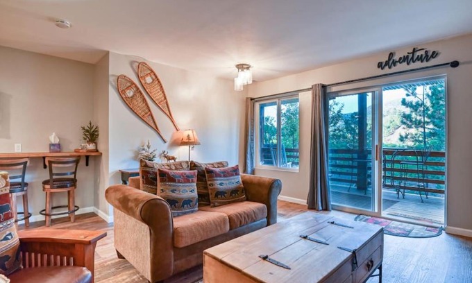 Green Mountain Falls Apartment | MTN Town Escape-Beavers Den, 1 Bdrm luxury Apt