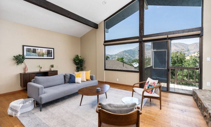 Three Rivers House | Mtn View, Hot Tub, Open Kitchen, 10m to Sequoia