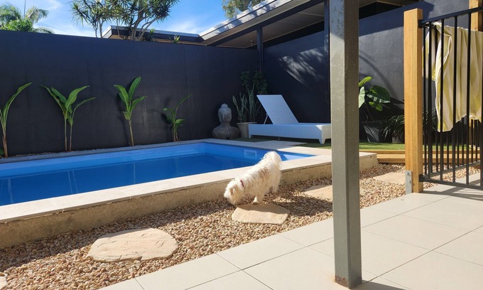 Mudjimba House | Mudjimba Beach House pets allowed inside & walk to surf beach