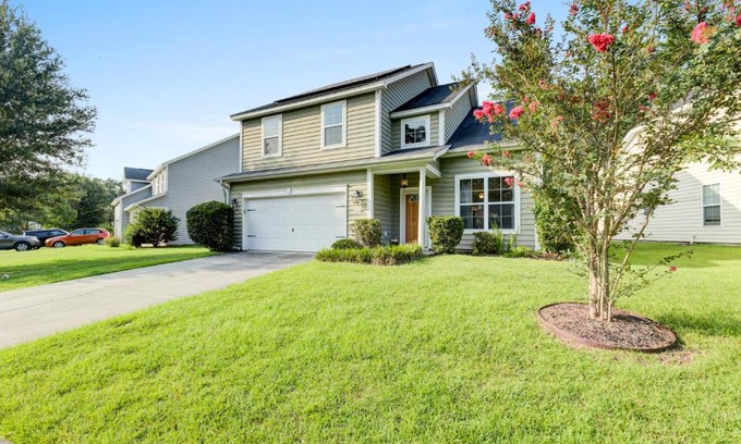 North Charleston Villa | Mulberry home with pond view