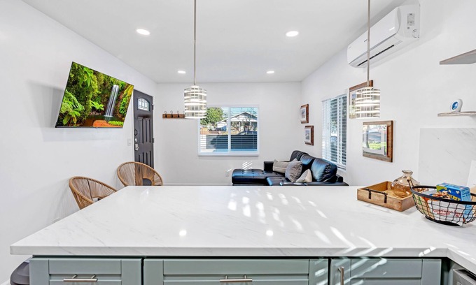 Corridor House | Multi Family Houses in Central San Diego