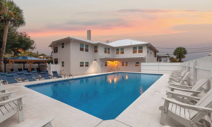 Palmetto Dunes Condo | Multi-Unit Home, Steps to the Beach, Pool Access