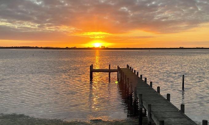 Nangkita House | Mundoo Sunrise, Absolute waterfront