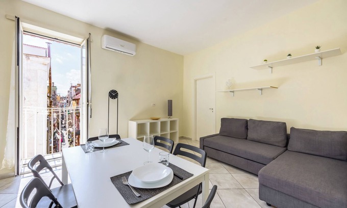 Quartieri Spagnoli Apartment | Murales street on Spanish Quarter