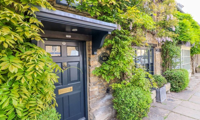 Burford Cottage | MURTON COTTAGE, pet friendly, character holiday cottage in Burford