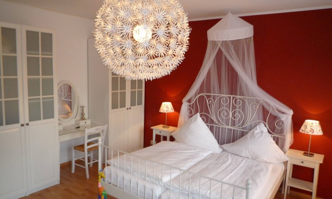 Mitte Apartment | Museum Island and Gendarmenmarkt! Sights on foot, elevator & balcony underground!