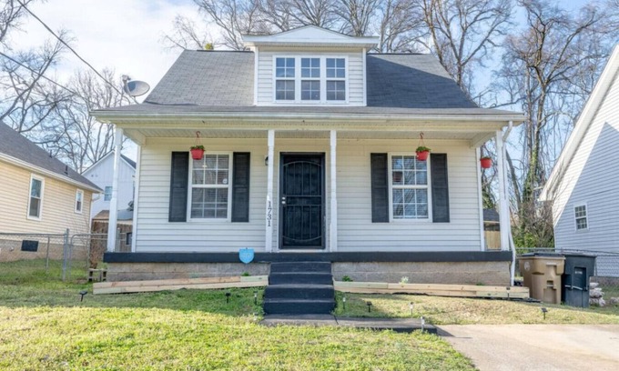 South Nashville House | Music Row Retreat mins to downtown, hot tub