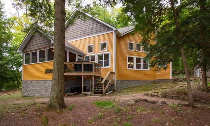 Muskoka Lakes Cottage | Muskoka Serenity- 4 bedrooms, 2 bathrooms Cottage