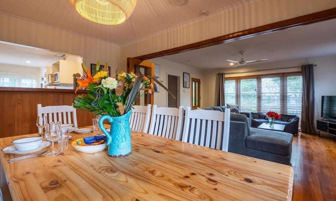 Rotorua House | Mutts, MTBs & Mud Pools | Central & Pet Friendly!