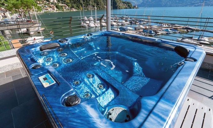 Naggio Apartment | My Rental Homes - Navalia Terracce with jacuzzi and lake view
