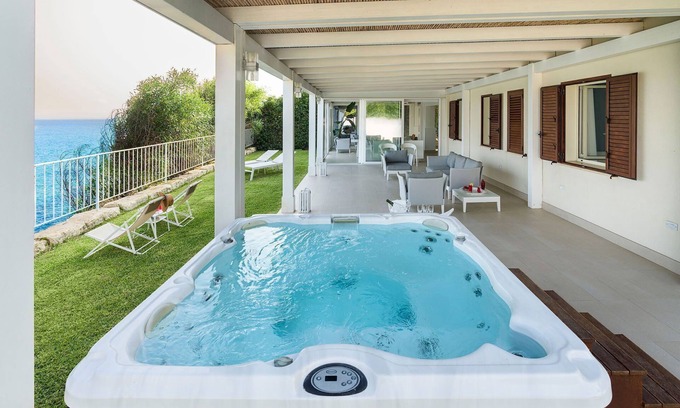Noto Marina Villa | My Rental Homes - Villa Sea Star: jacuzzi, sun terrace and direct access to the sea