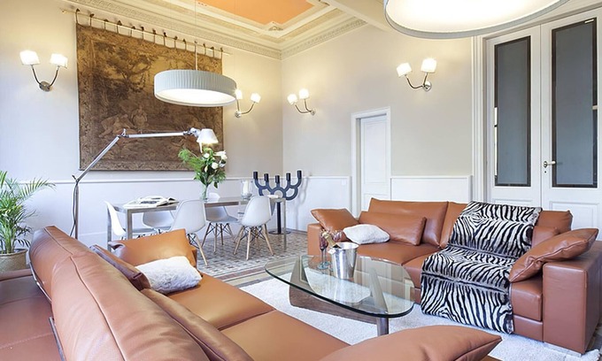 Eixample Apartment | My Space Barcelona Near La Pedrera, 2 apartments for up to 14 pax