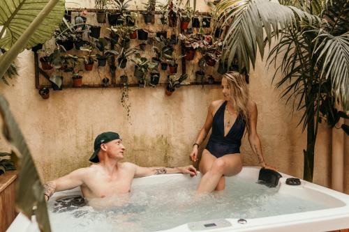 Vauvert Apartment | myinsolite - Cocon Tropical, jacuzzi, énigme
