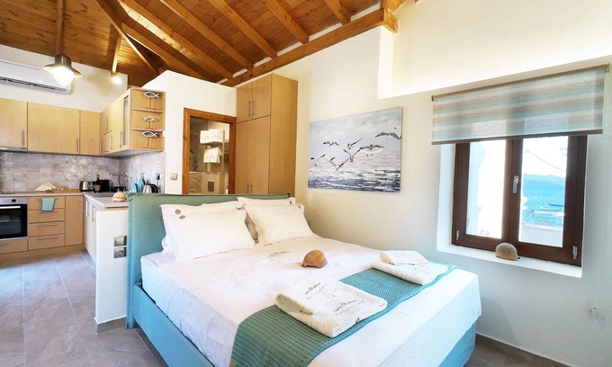 Horto House | Myrsini's Upstairs Studio