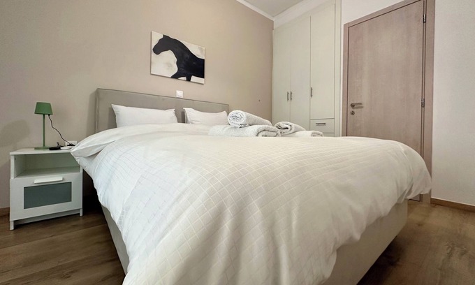 Petralona Apartment | N27 Purple Rainbow