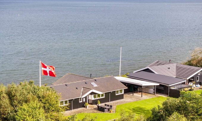 Ronbjerg House | "Næwe" - 10m to the fjord by Interhome