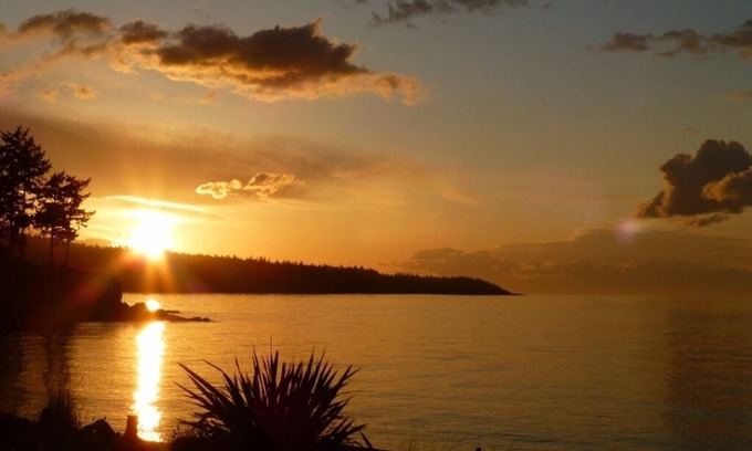 Regional District of Nanaimo House | Nanoose Bay Oceanfront Home With Stunning Views And Walk-On Beach