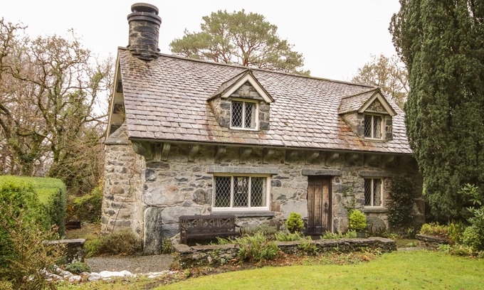 Llanrwst Cottage | NANT COTTAGE, family friendly, luxury holiday cottage in Betws-Y-Coed