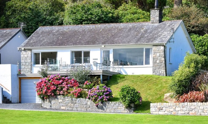 Llanbedrog House | Nant y Coed in the beautiful Pwllheli