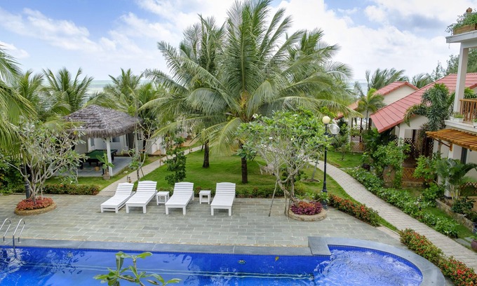 Ham Ninh Hotel | Naomi Resort