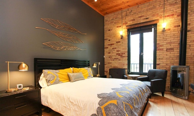 Saugatuck House | Napoli Suite: This contemporary room in the center of town features a king size