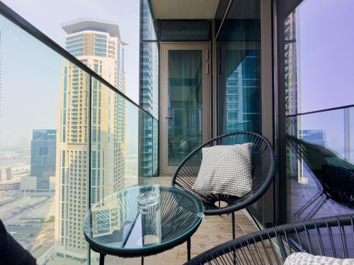 Dubai Marina Apartment | Naseem - Stylish 1BR Hotel Apartment Overlooking the Marina