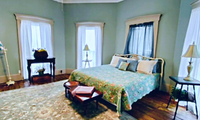 Nashville Apartment | Nashville Suite #2: Pet Friendly, Steps Away from Shops and Restaurants.