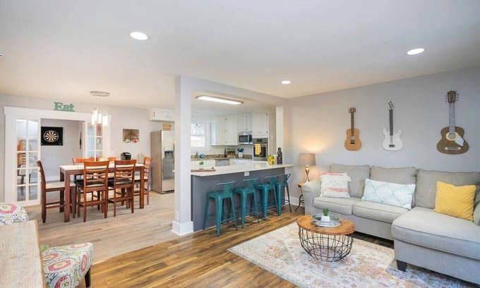 Nashville House | Nashville Vibes 4 bd/2.5 ba, Hot Tub, Game Room