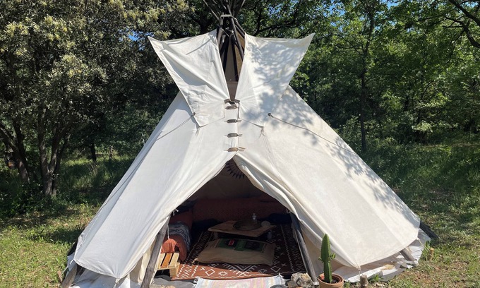 Trans-en-Provence Cabin | Naskapi a real Amerindian tepee