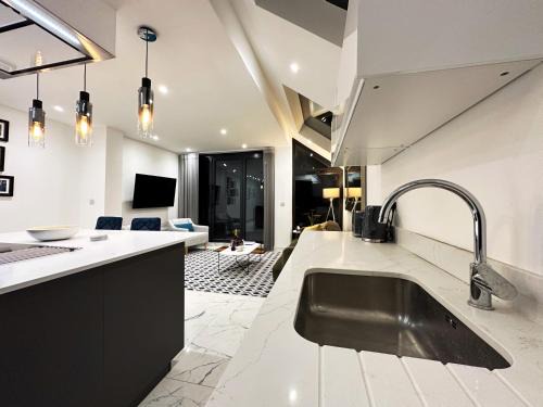 Kensal Green Apartment | Nathaniel's Place in Notting Hill hosted by AirOperate