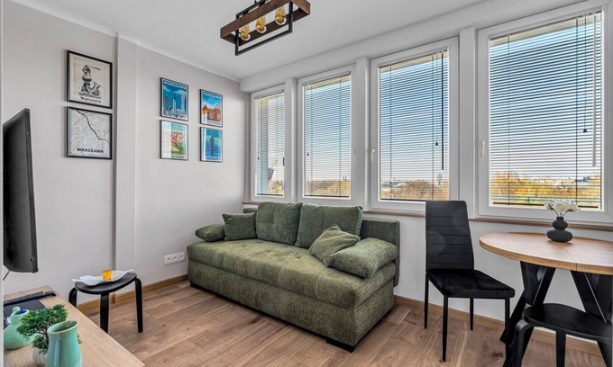 Saska Kepa Apartment | National Stadium Homely Studio