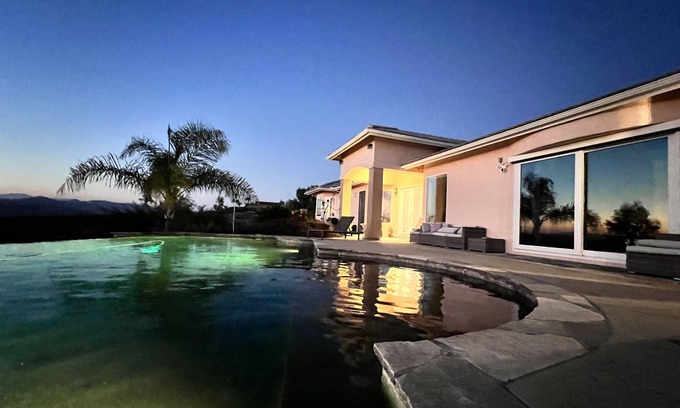 Vista House | Nature lovers hidden oasis. Multi unit property to be respectfully shared.