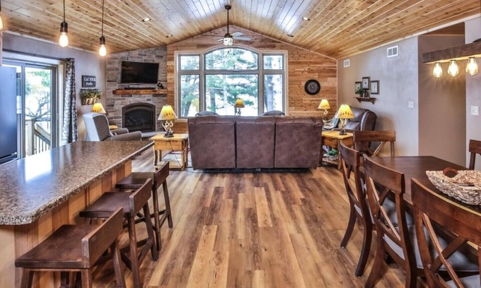 St Germain House | Nature's Edge: Lakefront Home - WiFi, Free Firewood, Generator, No Cleaning Fee!