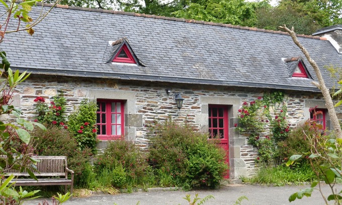 Saint-Urbaine Cottage | Nature travel in the outbuilding of a water mill