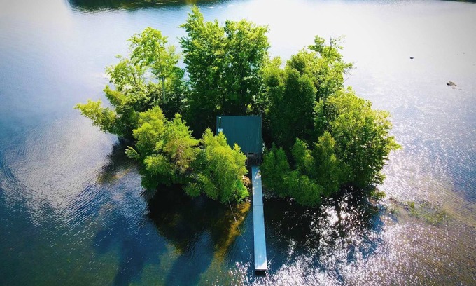 Monmouth Cabin | Naughty Dog Private Island Log Cabin