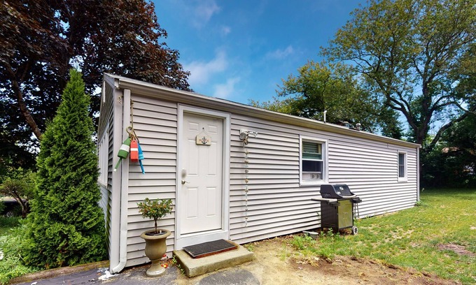 Manomet House | Nautical beachside home with yard, fast WiFi, W/D, walk to White Horse Beach
