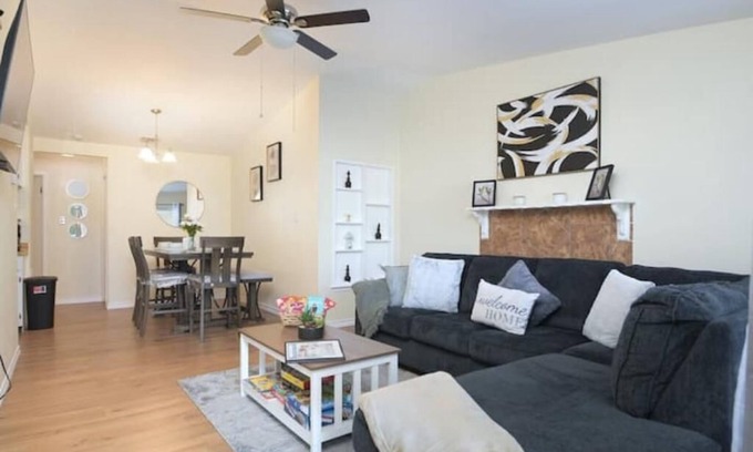 San Antonio House | Near Alamo : King Bed Suite, Pet-Friendly Retreat.
