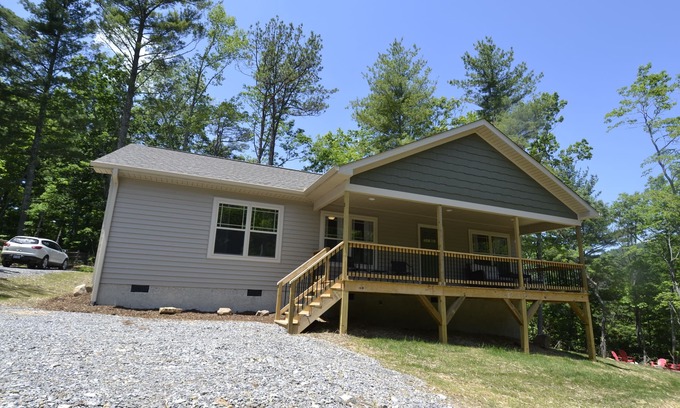 Fairview House | Near Asheville*Hot Tub* New Home*Mountain Views*family friendly*Fire pit