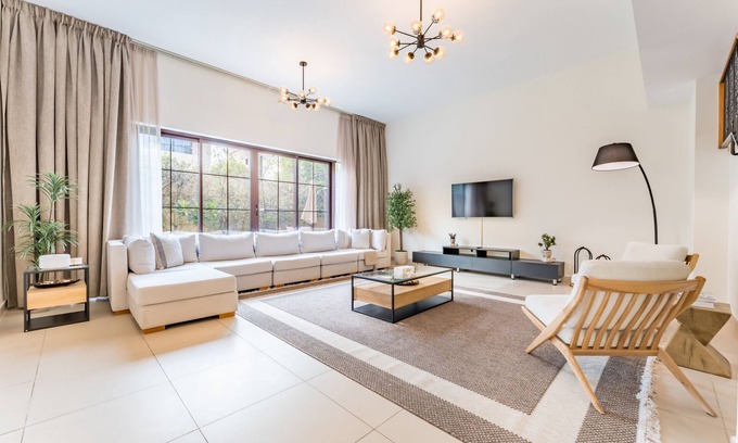 Dubai Villa | Near Avenue Mall, Cycle Park And Sports Complex, Mins to Downtown