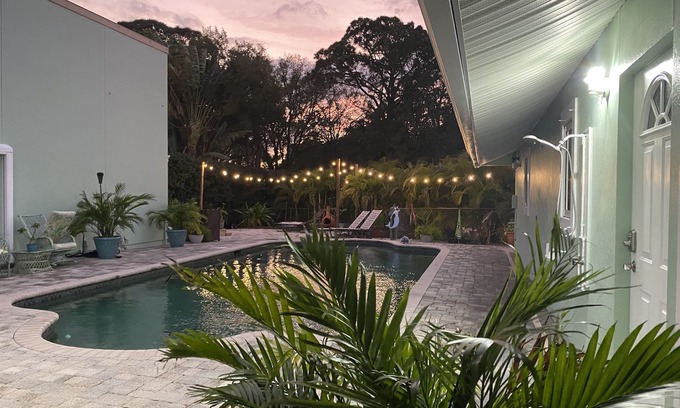 Seminole Apartment | Near Beach, Pool, Paradise Awaits, Adult Only “The West Wing”