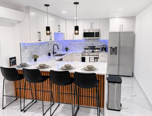 Edgewood House | Near Beaches 3 BR Luxury Fort Lauderdale Home