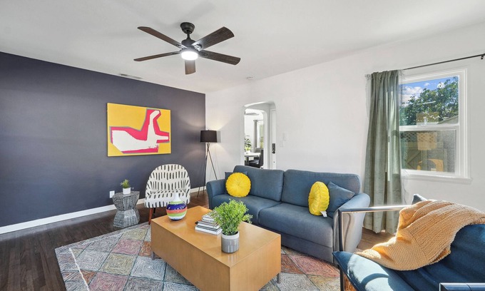 Santa Ana House | Near Disney! 2 Bed 1 Bath - Back House