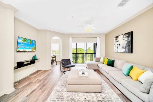 West Kissimmee House | Near Disney 2BR King Queen with Hot Tub & Games room