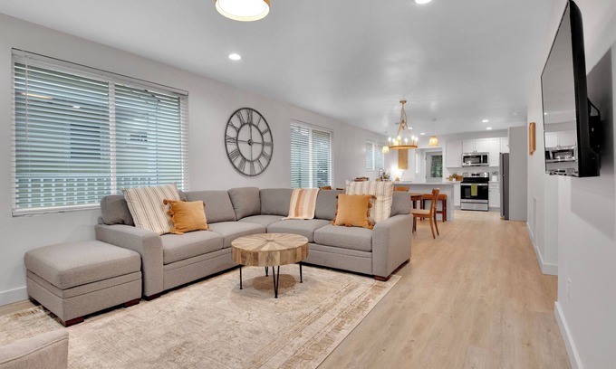 Sans Souci House | Near Downtown 3 Bedroom Home with King beds+ Parking+Deck