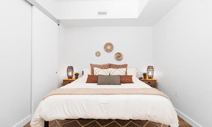 Capitol Hill Apartment | Near Downtown, MOUNTAIN VIBES, GIG Wi-Fi Business