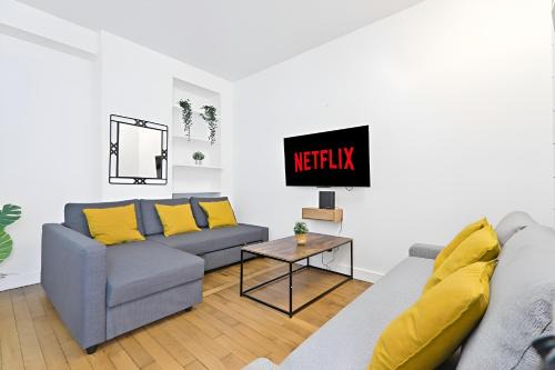 Faubourg Saint-Germain Apartment | Near Eiffel Tower Luxurious 1 Bedroom Apartment with Free Netflix