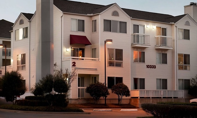 North Dallas Apartment | Near Heights Family Aquatic Center! 2 Units W/ Kitchens, FREE Parking! Pool!