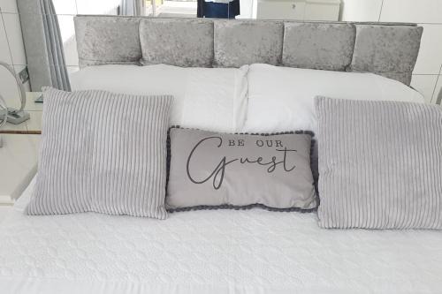 Bromborough House | Near liverpool double bedroom hideaway